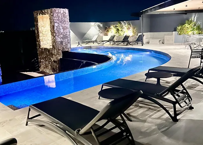 Exclusivo! 2 Dormitorios, 4 Camas, De 1 A 6 Huéspedes Con Terraza Directo A La Alberca Y Otra Alberca Azotea Wifi , Gym , Sauna, Elevador Y Mas!!! *
